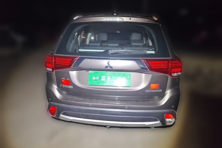 Used Mitsubishi Outlander 2016 2.4L 4x4 Luxury Edition 7-Seater
