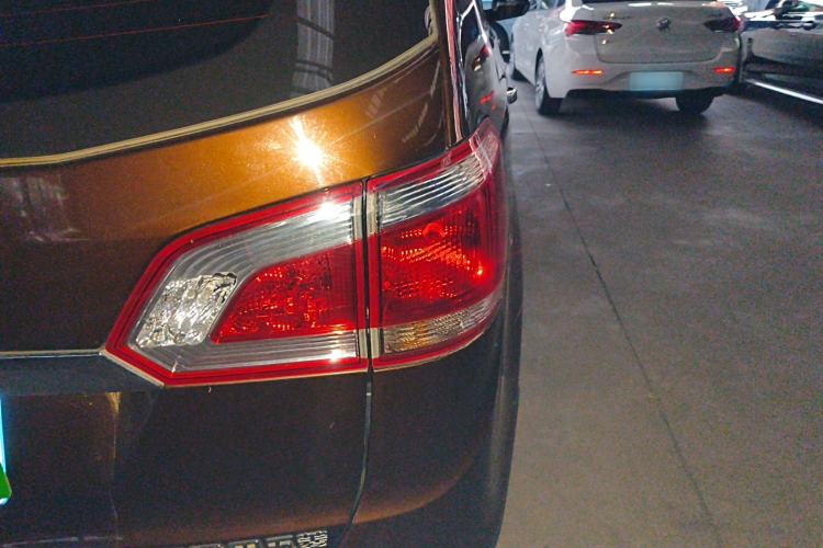 Used Baojun 730 2014 1.5L manual Comfort ESP version 7 seats Exterior 6