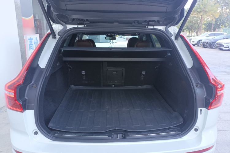 Used Volvo XC60 New Energy 2025 Plug-in Hybrid Long-Range All-Wheel Drive Smart Luxury Edition
