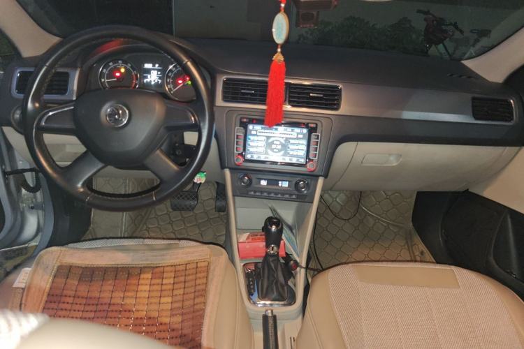 Used Skoda Rapid 2015 1.6L Automatic Smart Selection Model