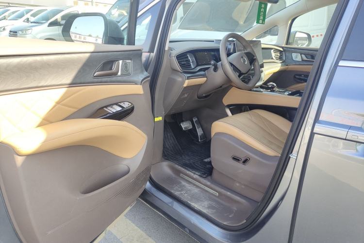 Used Denza D9 2023 DM-i 965 Luxury Model