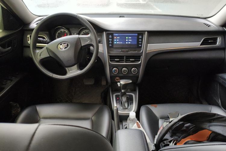 Used Bestune B30 2019 1.6L Automatic Comfort Model Center Console