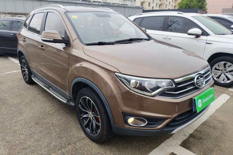 Used FAW Senya R7 2016 1.6L Manual Smart Version Front Right 45 Deg