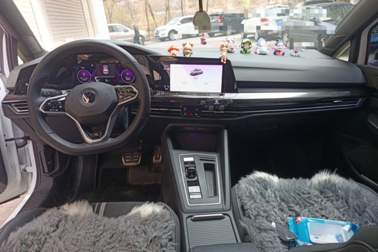 Used Volkswagen Golf 2023 Facelift 280TSI DSG R-Line Lite Center Console