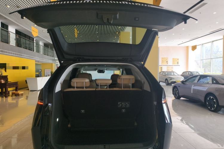 Used XPeng X9 2025 740 Ultra-Long Range Max
