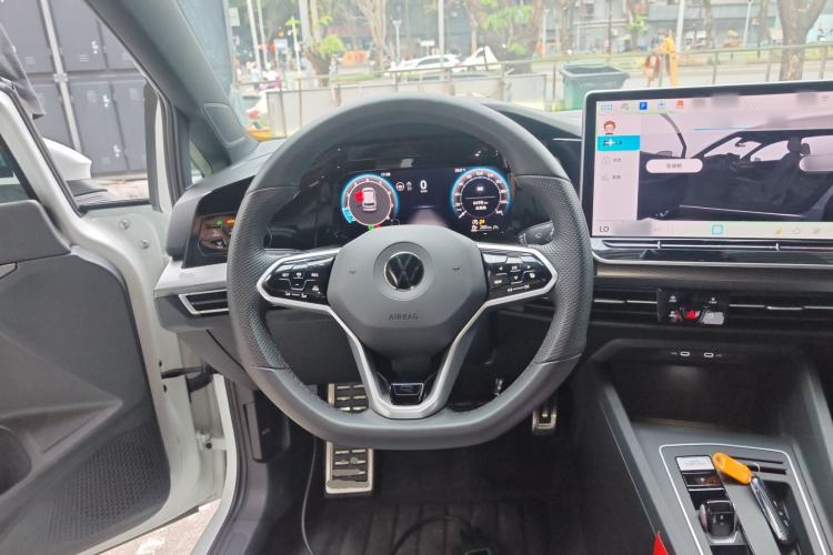 Used Volkswagen Golf 2025 300TSI R-Line Steering Wheel