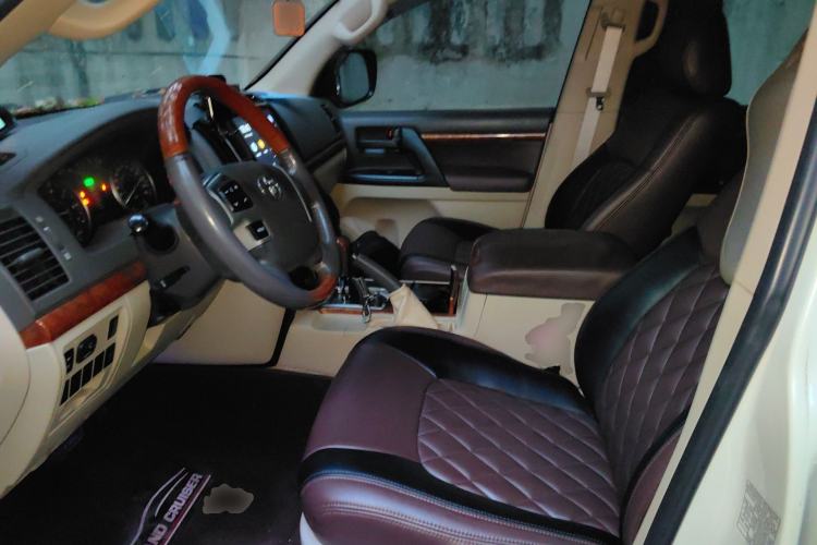 Used Toyota Land Cruiser 2015 4.0L V6 Middle East Low-Trim Version Left Front Seat