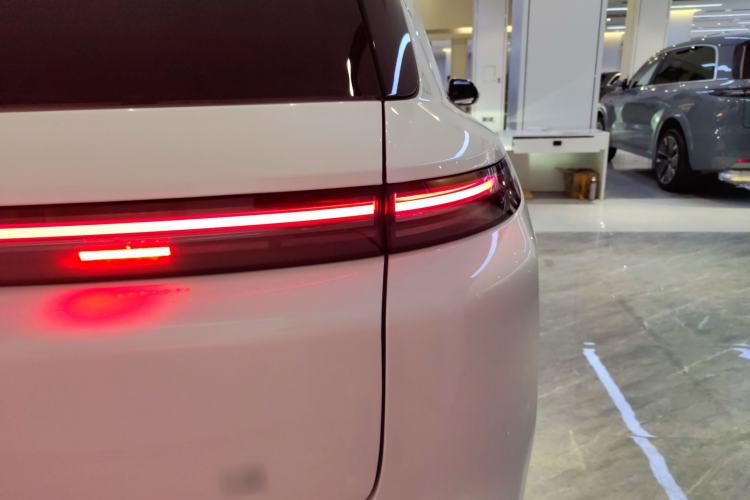 Used Li Auto L8 2025 Ultra Smart Refreshed Edition
