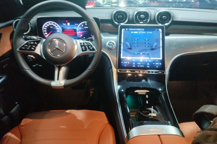 Used Mercedes-Benz GLC 2024 GLC 260 L 4MATIC Dynamic Edition 5-seater Center Console