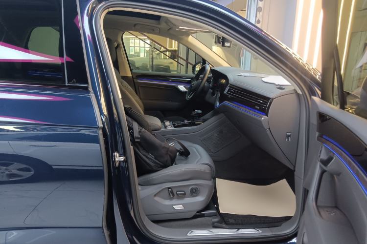 Used Volkswagen Touareg 2023 3.0 TSI Luxury Edition Obsidian Black Sport Package
