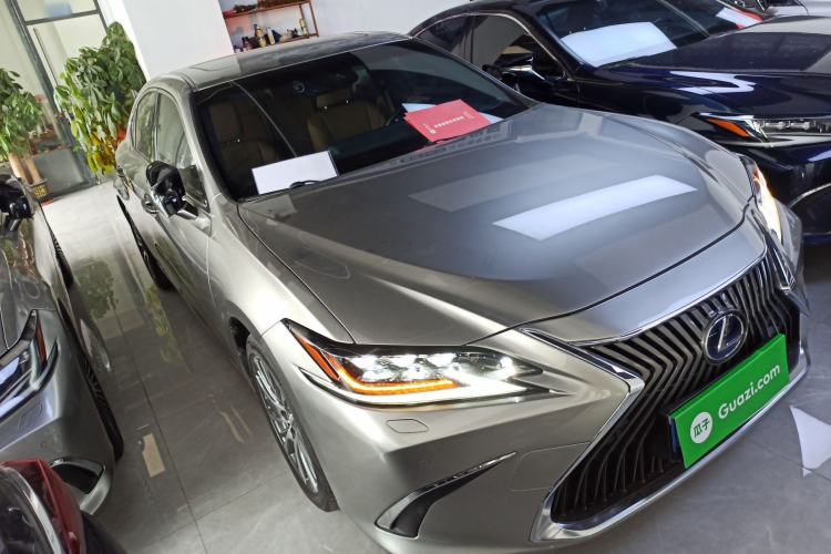 Used Lexus ES 2020 300h Deluxe Edition