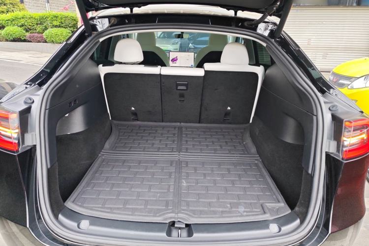 Used Tesla Model Y 2022 Long-Range All-Wheel-Drive Version