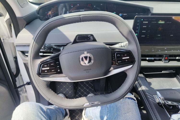 Used CHANGAN UNI-K iDD 2024 ZhiDian iDD 1.5T 135km Smart Leading Model
