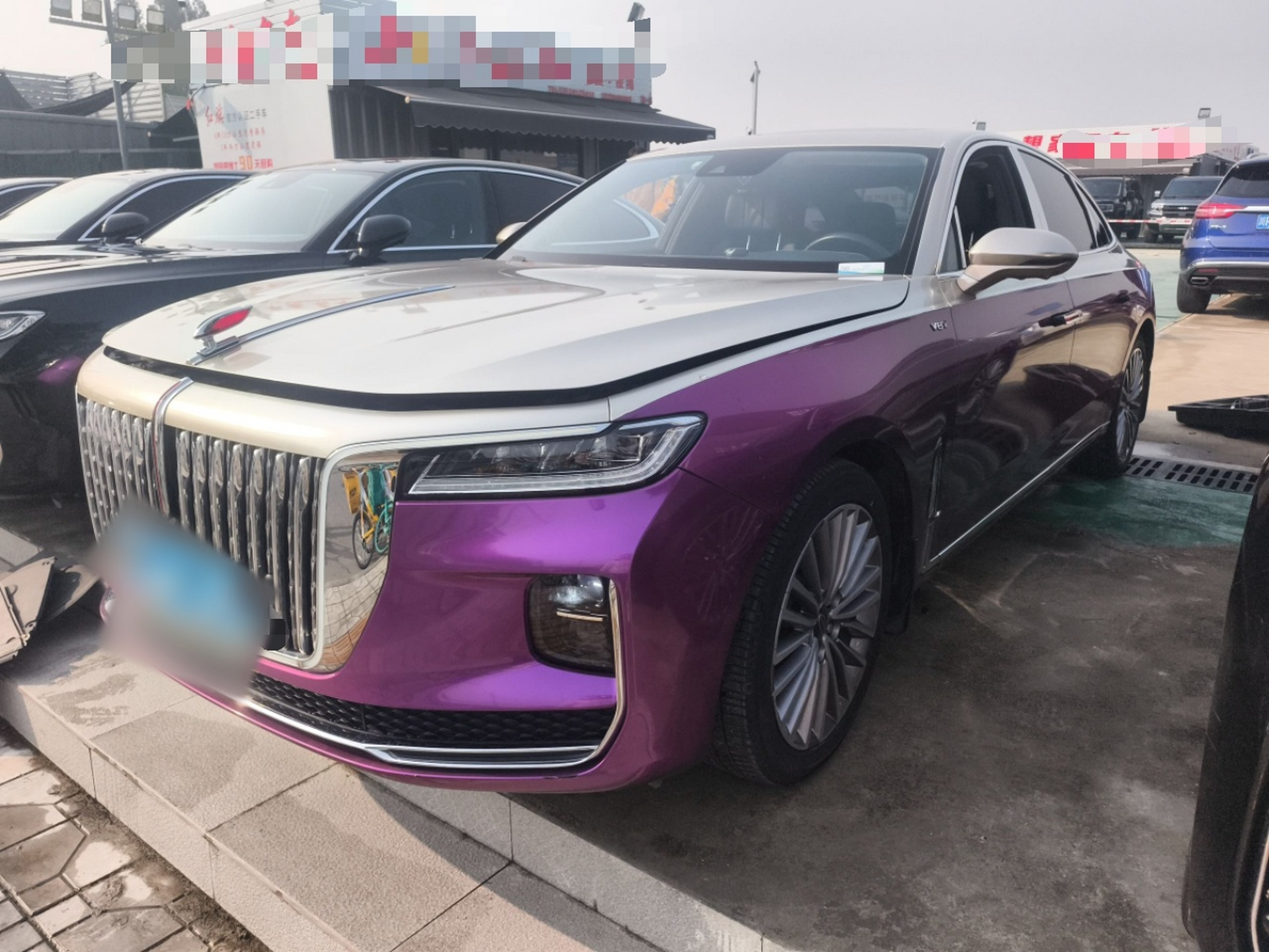 Под передней частью автомобиля