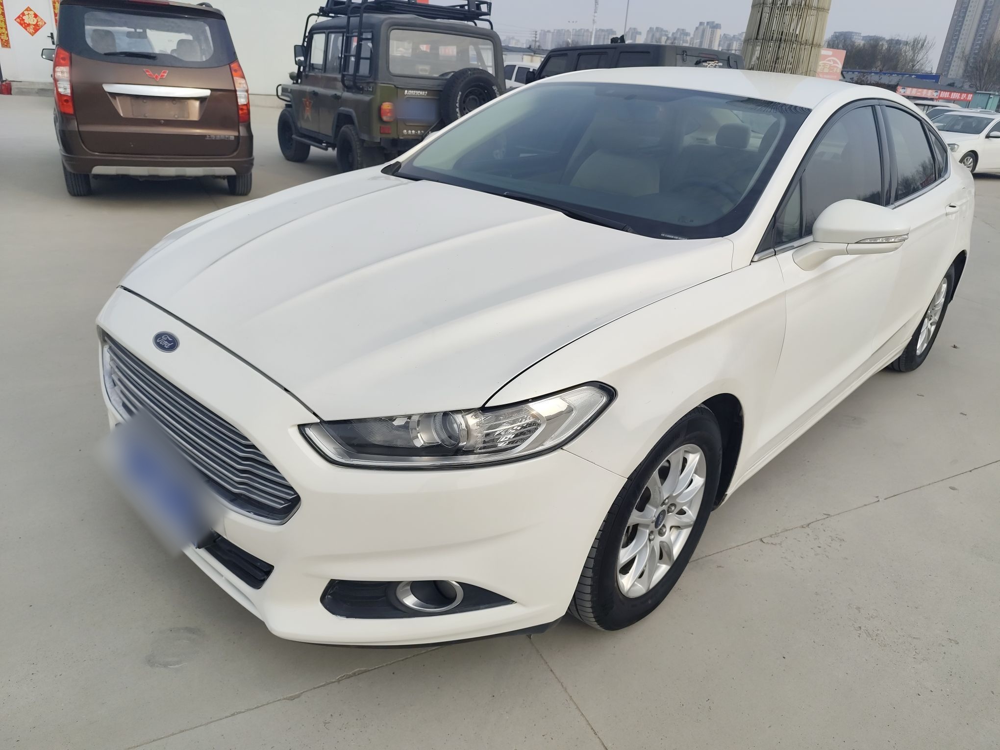 تحت مقدمة السيارة