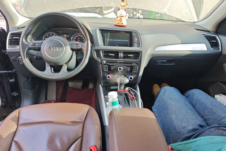 Used Audi Q5 2016 40 TFSI Comfort Model Center Console