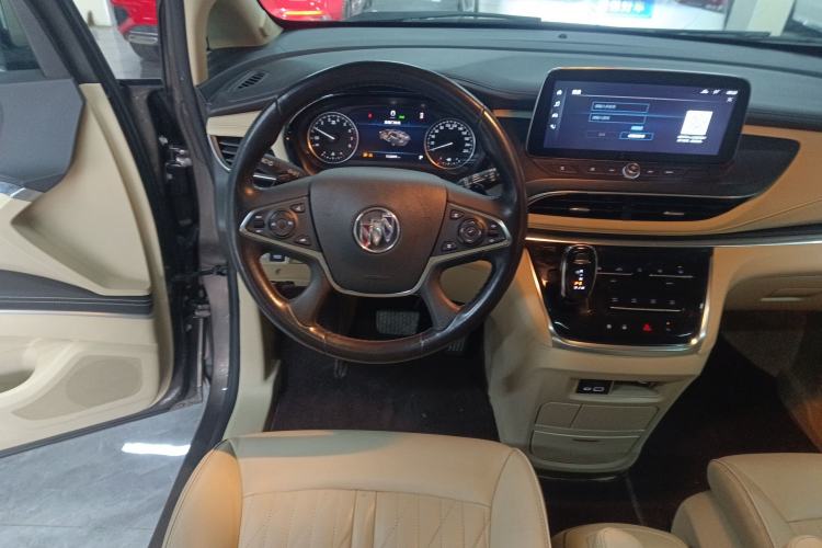 Used Buick GL8 2023 Facelifted Land Cruiser Executive Luxury Version
