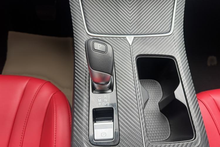 Used Venucia V 2022 260T Black Horse Edition · Idol