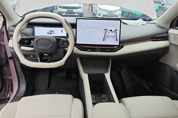 Used Lynk & Co 06 EM-P 2023 EM-P 126 Long-Range Halo Center Console