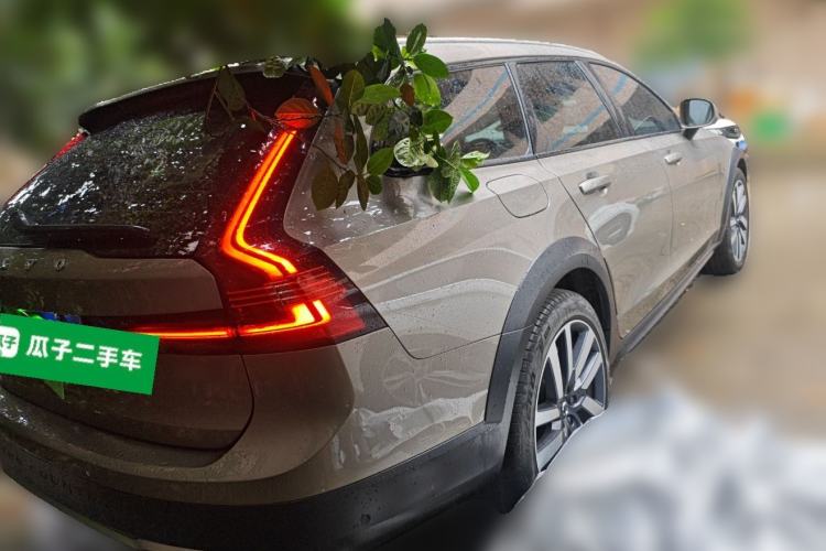Used Volvo V90 2022 Cross Country B5 AWD Prestige Edition
