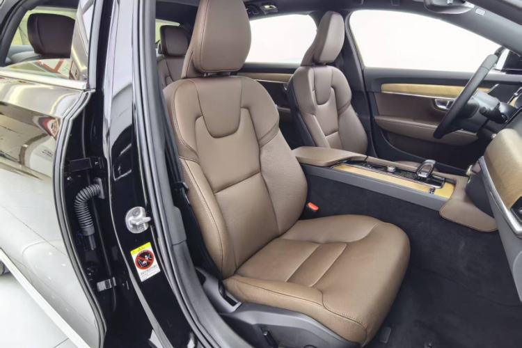 Used Volvo S90 2024 B5 Zhiyi Luxury Edition
