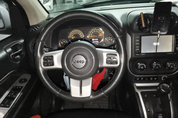 Used Jeep Compass 2014 2.0L two-wheel drive luxury version Steering Wheel