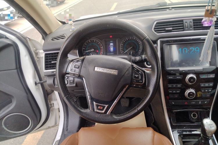 Used Haval H2 2017 Red-Label 1.5T Manual Two-Wheel Drive Luxury Model