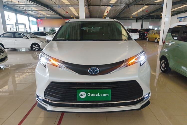 Used Toyota SIENNA 2023 2.5L Hybrid Comfort Edition Front