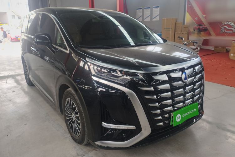 Used Denza D9 2024 DM-i 980 Four-Wheel Drive Prestige Model Front Right 45 Deg