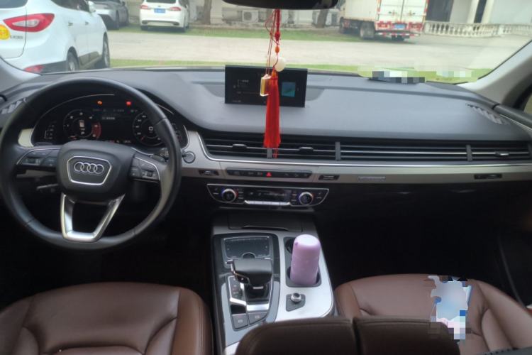 Used Audi Q7 2018 45 TFSI Technology Edition Center Console