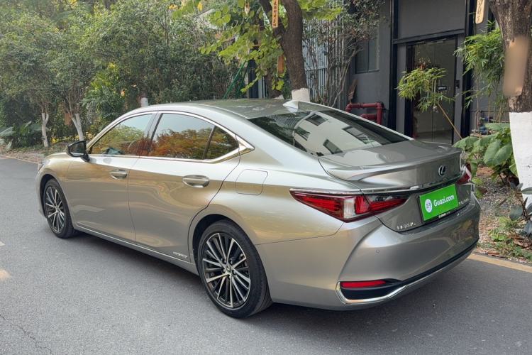 Used Lexus ES 2021 300h Premium Edition
