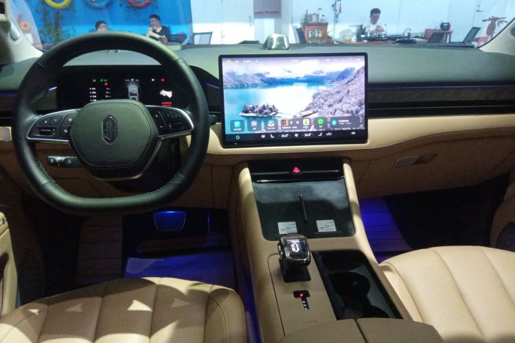 Used Hima AITO M7 2022 1.5T Four-Wheel Drive Luxury Edition Center Console