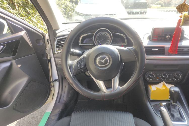 Used Mazda 3 Axela 2016 Sedan 1.5L Automatic Comfort Model