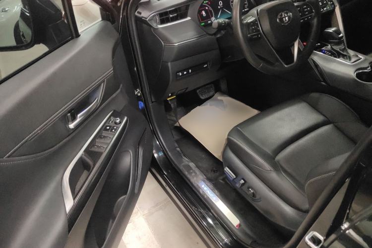 Used Toyota Venza 2023 2.5L Smart Electric Hybrid Dual-Drive Prestige Version