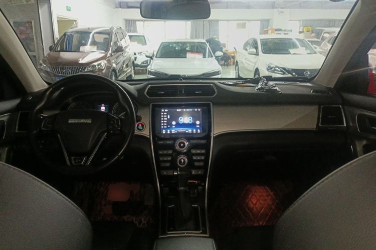 Used Haval H2 2017 Red-Label 1.5T Automatic Two-Wheel Drive Luxury Model Center Console