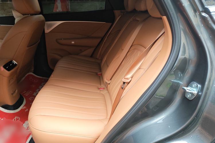 Used Dongfeng Aeolus L8 2025 Model 185KM Ideal Edition Left Rear Seat