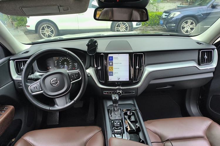 Used Volvo XC60 2019 T5 4x4 Smart Edition China V Standard
