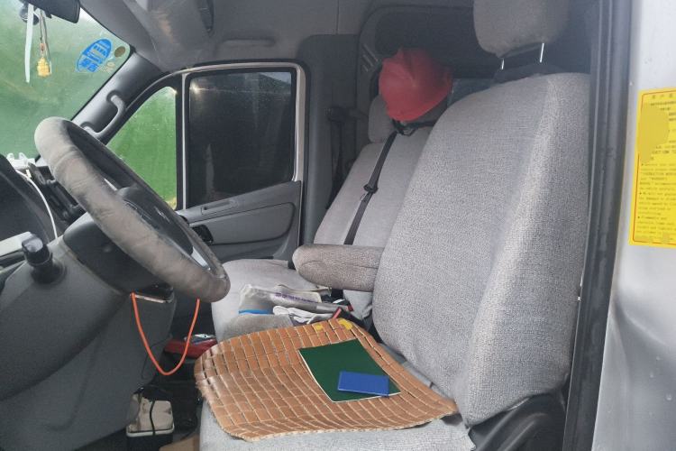 Used Foton Toano 2023 Joy Elephant Multi-Function 2.0T Manual Long-Wheelbase Mid-Roof Model with Single Rear Tire Available in 5/6/7/9-Seater Configurations