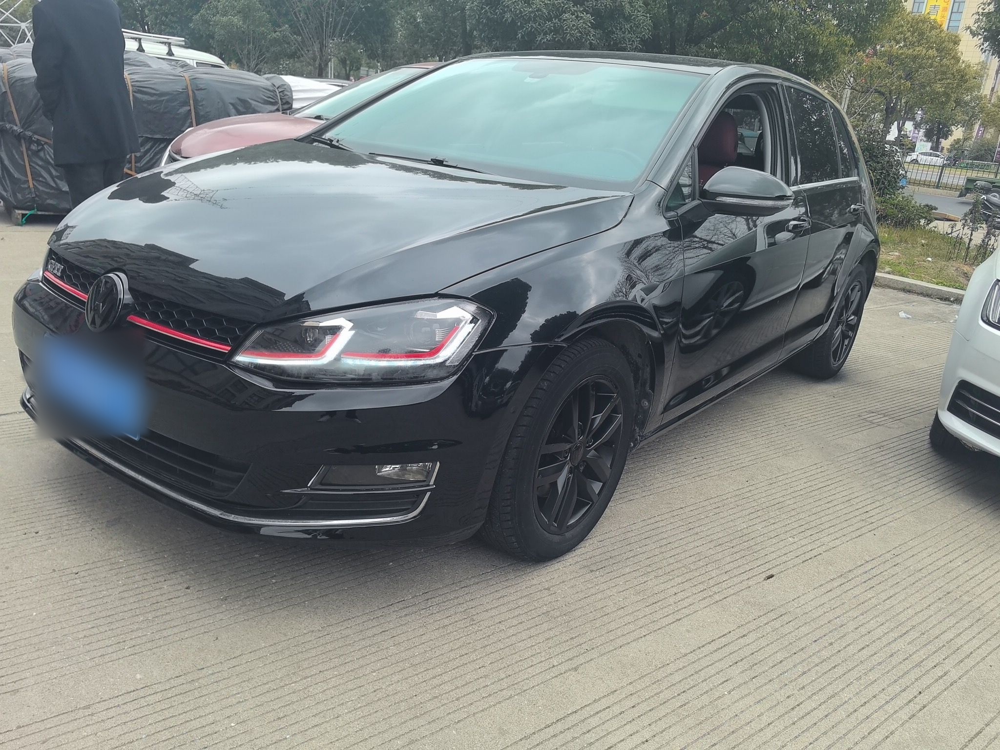 Под передней частью автомобиля