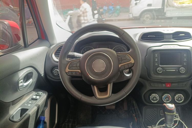 Used Jeep Renegade 2017 180T Automatic High-Energy Version Steering Wheel