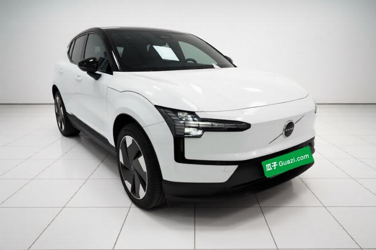 Used Volvo EX30 2025 Rear-Drive Long-Range Plus Model
