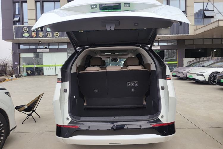 Used XPeng X9 2025 740 Ultra-Long Range Max