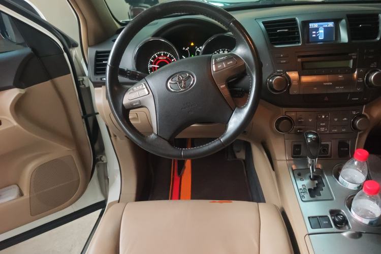 Used Toyota Highlander 2011 2.7L Two-Wheel Drive 7-Seater Luxury Edition
