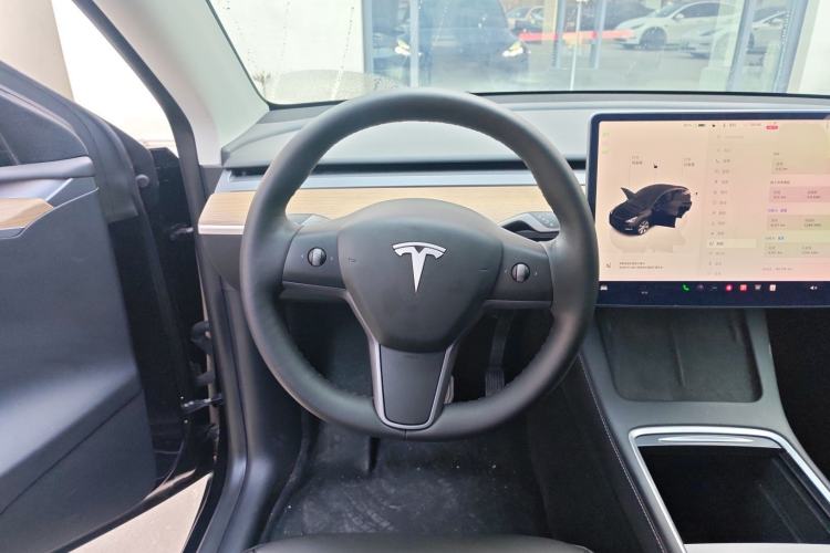Used Tesla Model Y 2021 Long-Range All-Wheel-Drive Version 3D7 Steering Wheel