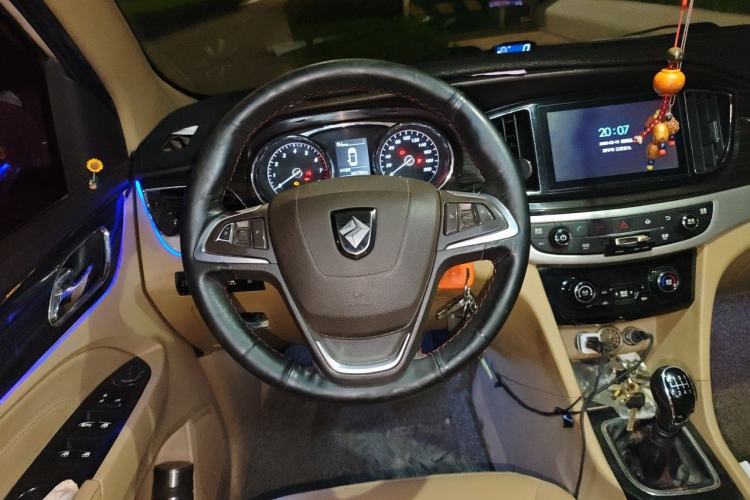 Used Baojun 730 2016 1.5T Manual Luxury Edition 7 Seats
