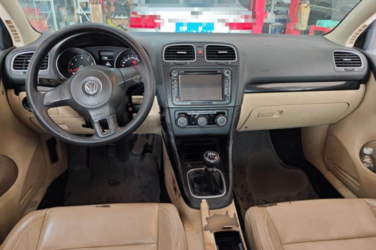 Used Volkswagen Golf 2011 1.4 TSI Manual Comfort Edition Center Console