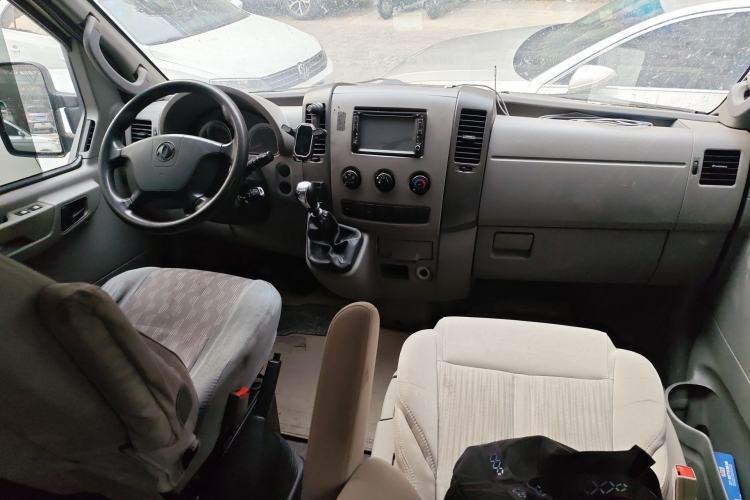 Used Dongfeng Yufeng 2014 2.5T YuliBao Logistics Vehicle Standard Features Include Short Wheelbase with Mid-Roof ZD25