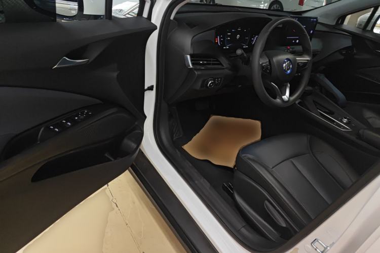 Used Buick Velite 6 2023 430km Range Commuter Version
