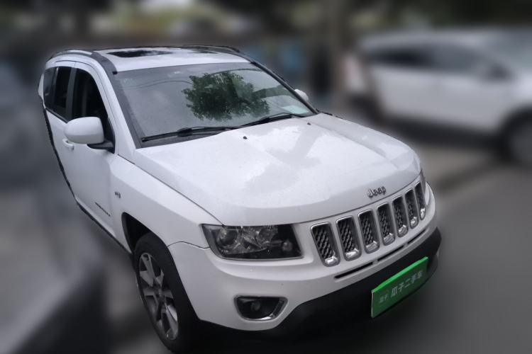 Used Jeep Compass 2014 Revised Version 2.4L Four-Wheel Drive Luxury Edition Front Right 45 Deg