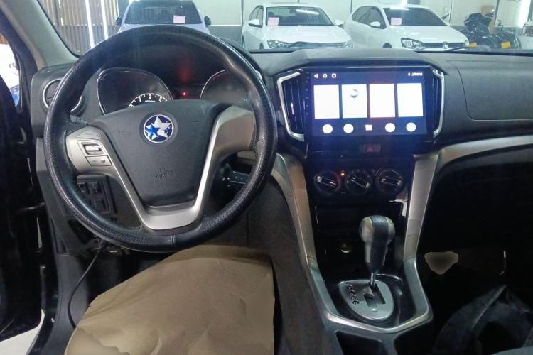 Used Venucia T70 2016 2.0L CVT Smart Choice Edition
